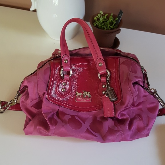 *SOLD* Signature Coach Bag - Picture 1 of 7